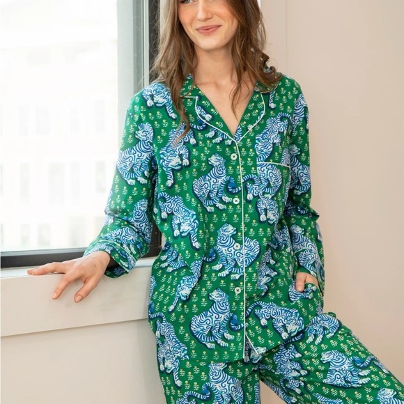 PRINTFRESH Pajama Set – White Tigers in Jade Print – Size XS petite - Picture 1 of 12